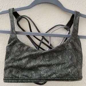 Lululemon Free To Be Wild sports bra size 4